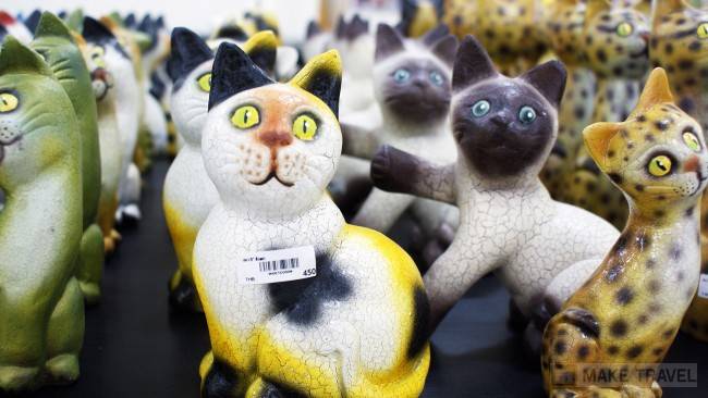 Фарфоровая статуэтка кошек
